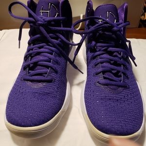 Nike midtop never worn purple sneaker.